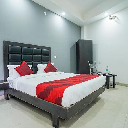 Hotel Red Snapper Couple Friendly At West Delhi New Delhi Luaran gambar