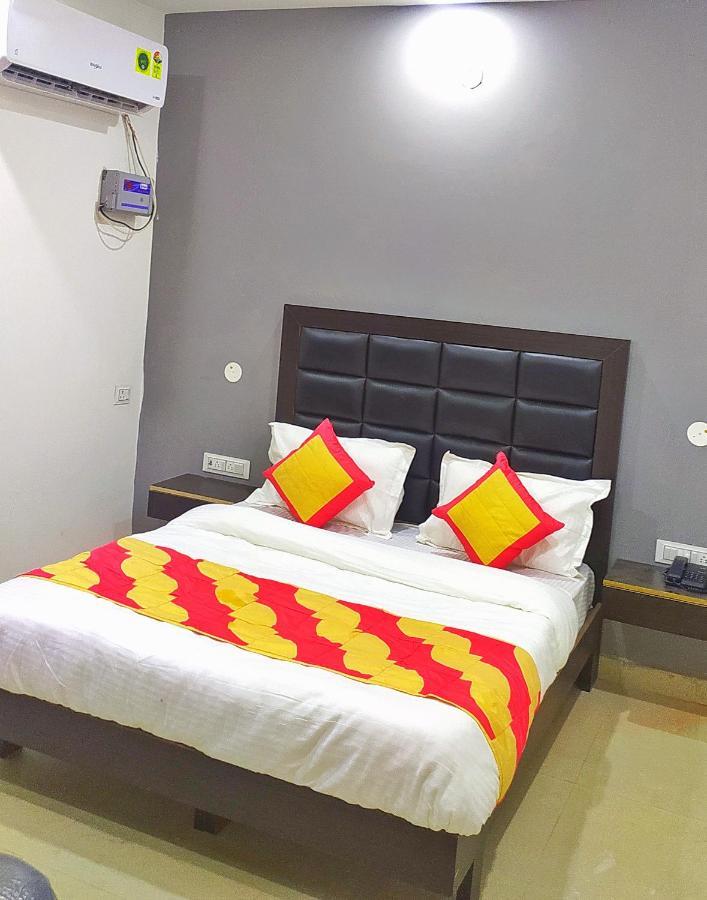 Hotel Red Snapper Couple Friendly At West Delhi New Delhi Luaran gambar