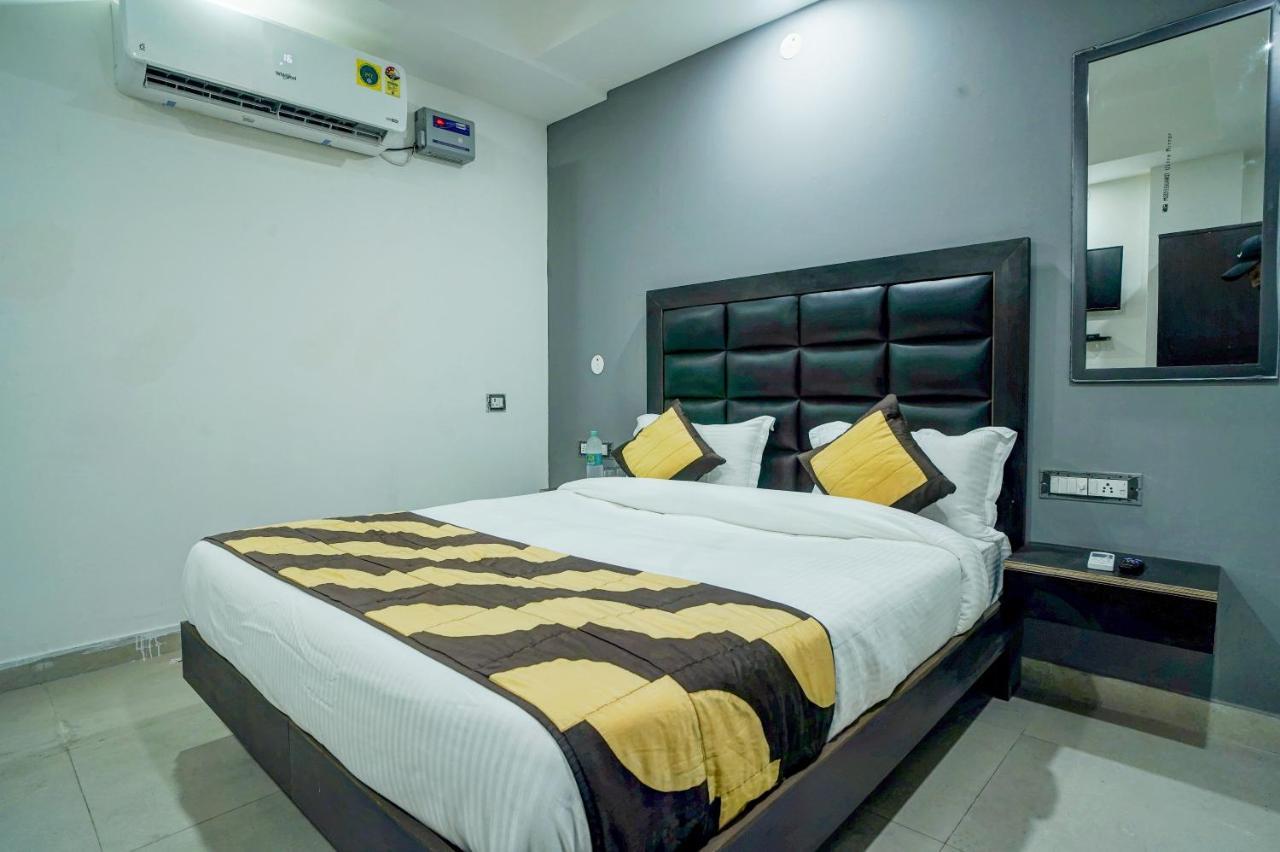 Hotel Red Snapper Couple Friendly At West Delhi New Delhi Luaran gambar