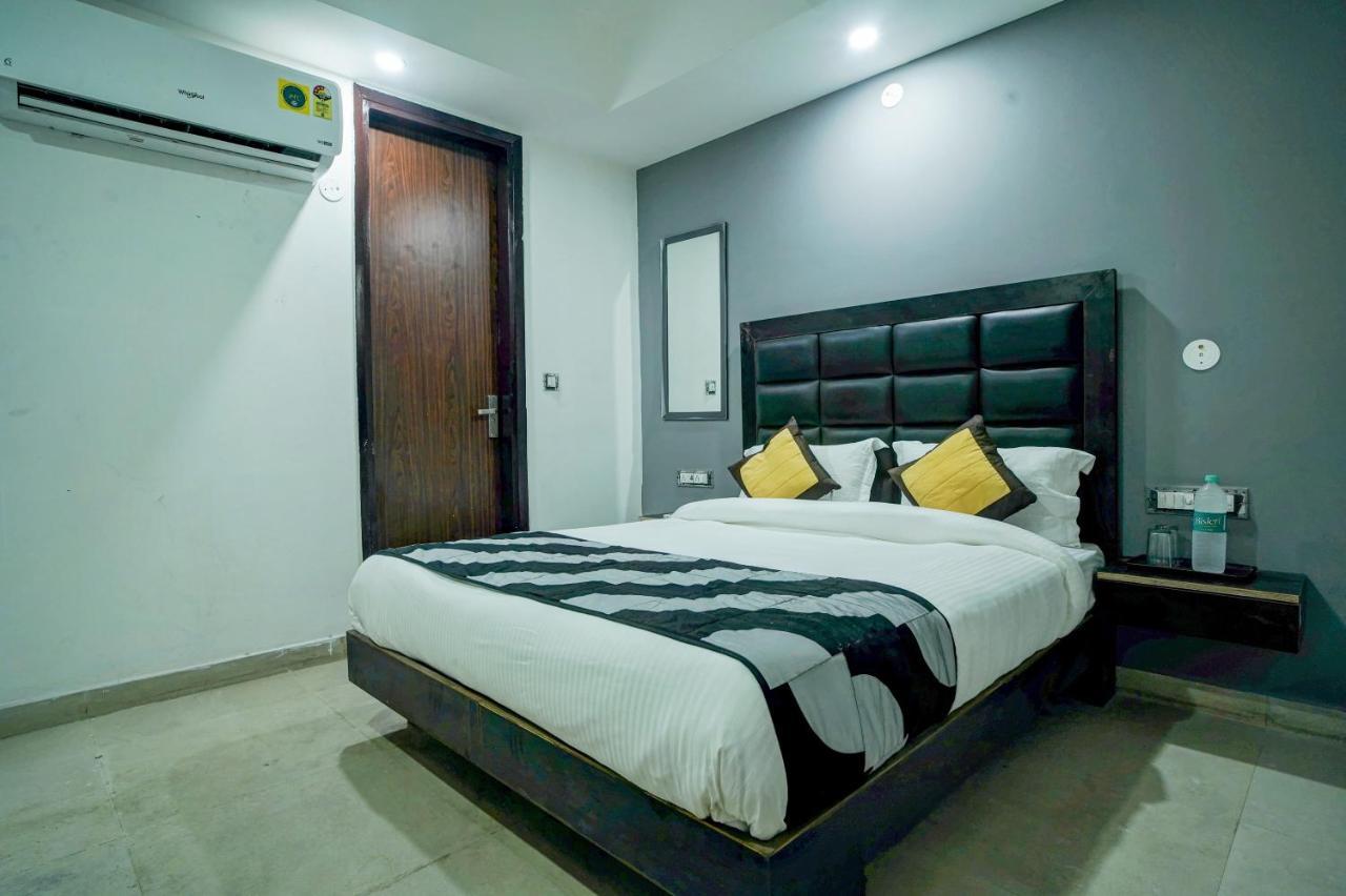 Hotel Red Snapper Couple Friendly At West Delhi New Delhi Luaran gambar