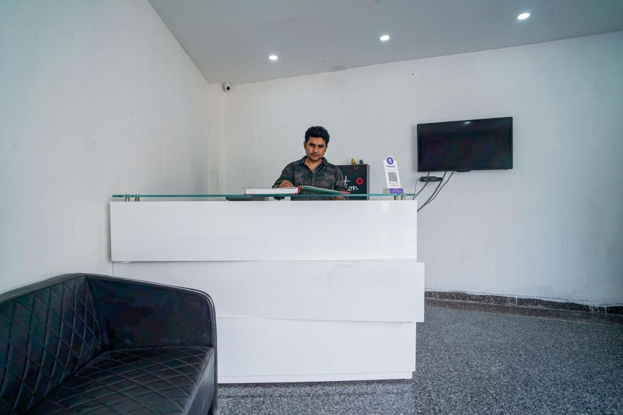 Hotel Red Snapper Couple Friendly At West Delhi New Delhi Luaran gambar