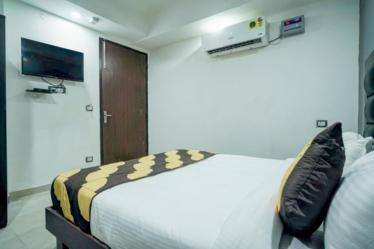 Hotel Red Snapper Couple Friendly At West Delhi New Delhi Luaran gambar