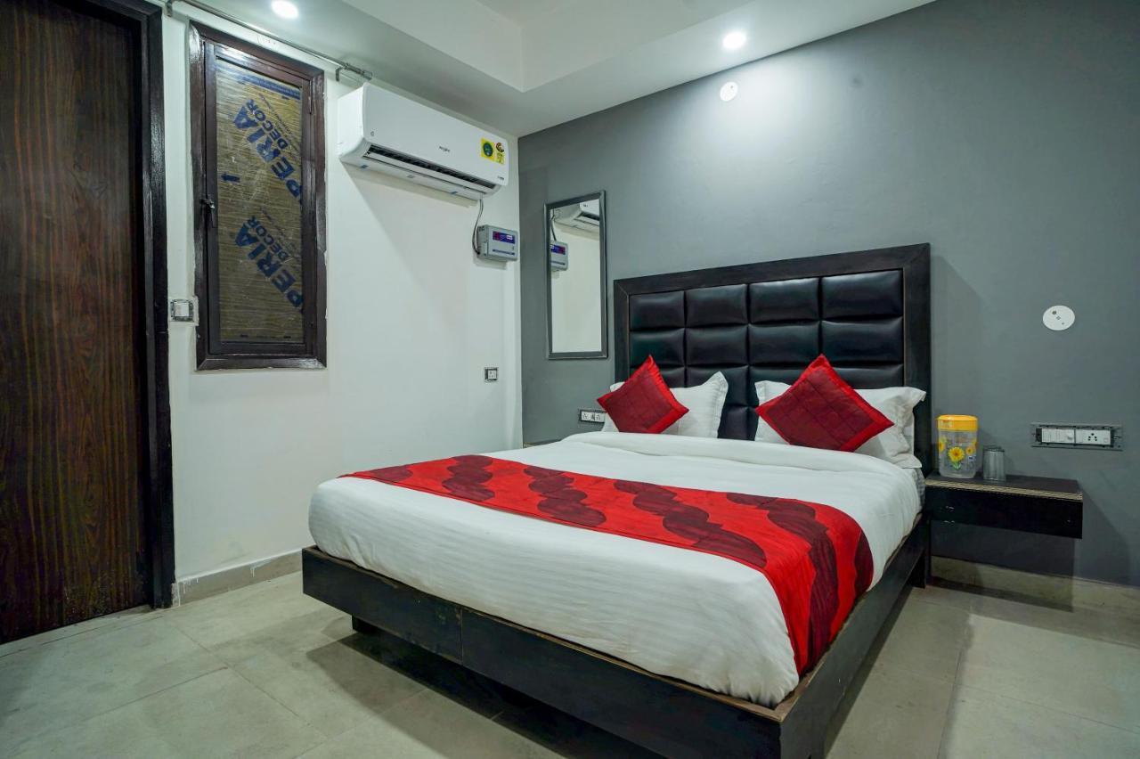 Hotel Red Snapper Couple Friendly At West Delhi New Delhi Luaran gambar