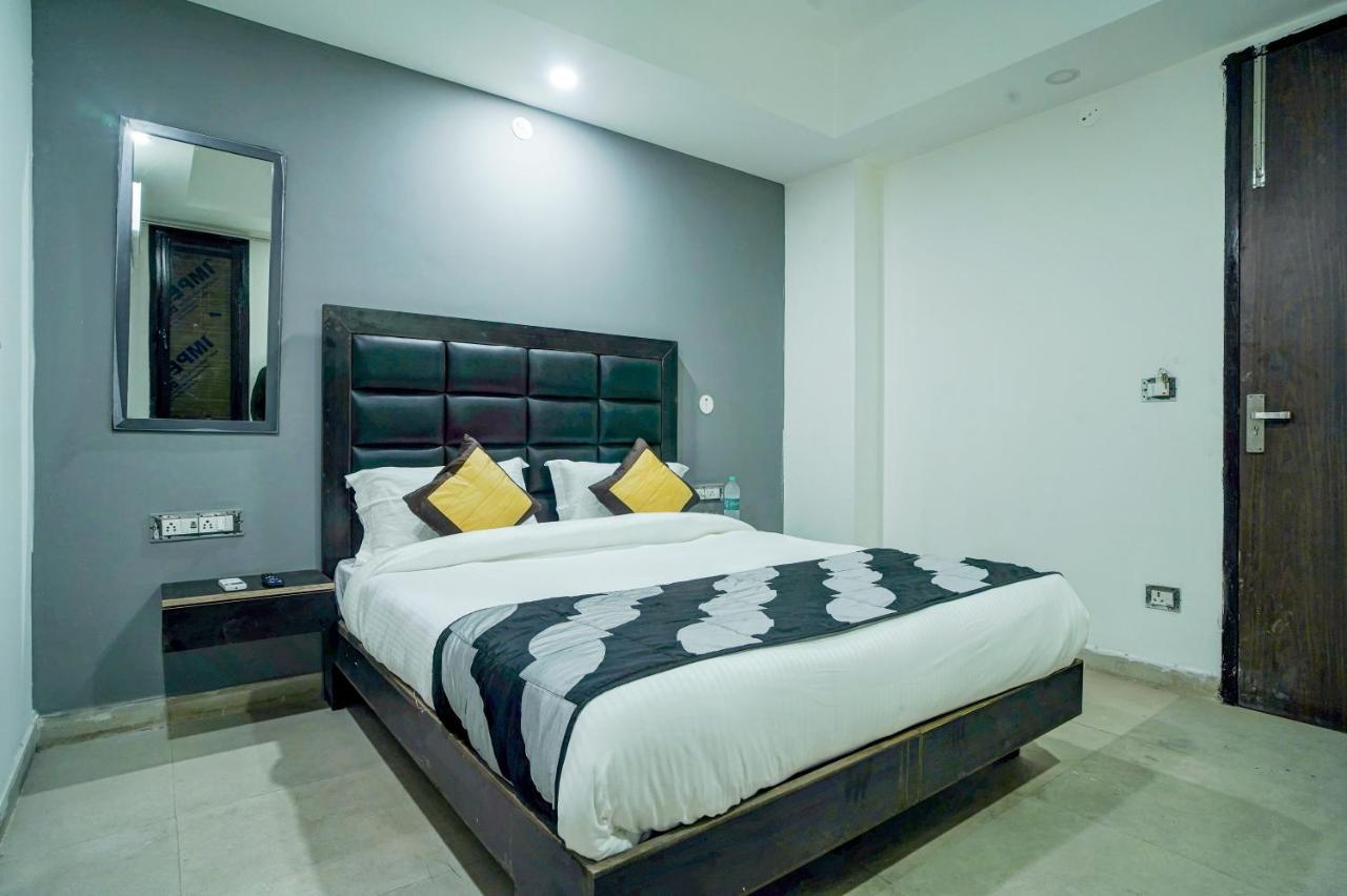 Hotel Red Snapper Couple Friendly At West Delhi New Delhi Luaran gambar