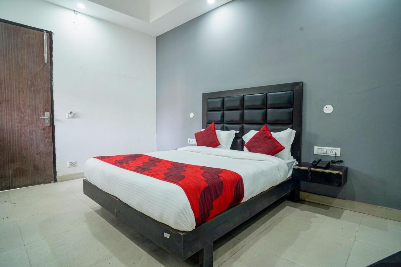 Hotel Red Snapper Couple Friendly At West Delhi New Delhi Luaran gambar