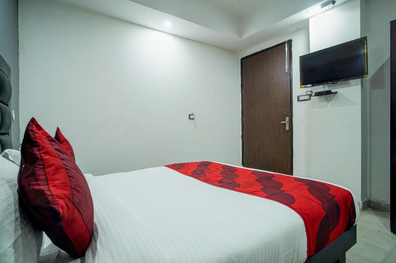 Hotel Red Snapper Couple Friendly At West Delhi New Delhi Luaran gambar