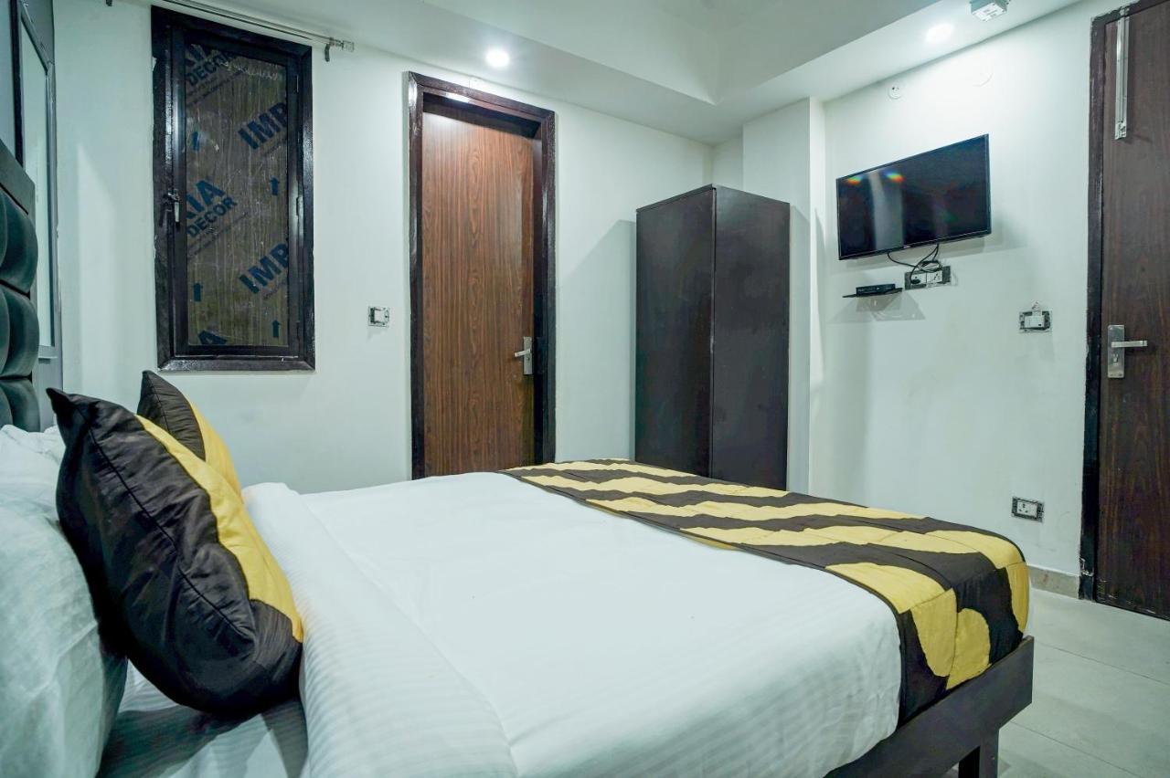 Hotel Red Snapper Couple Friendly At West Delhi New Delhi Luaran gambar