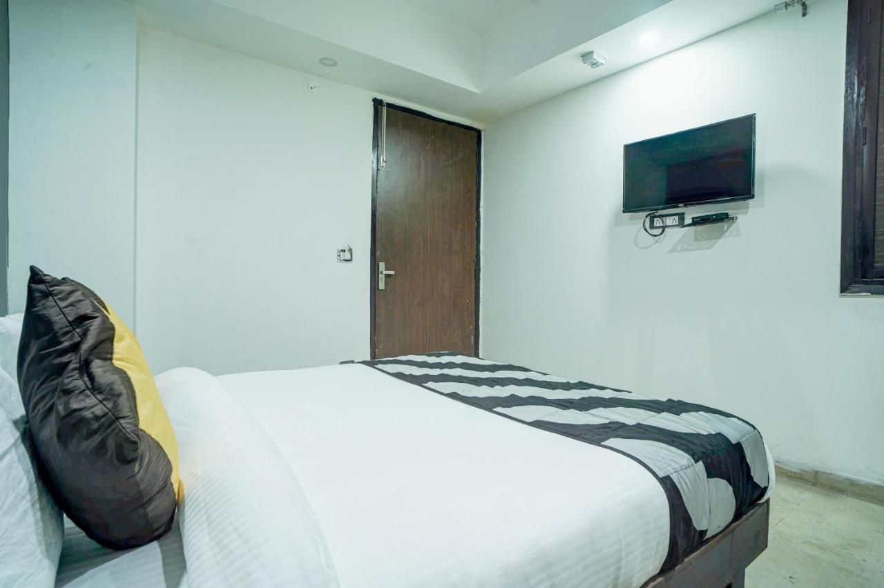 Hotel Red Snapper Couple Friendly At West Delhi New Delhi Luaran gambar