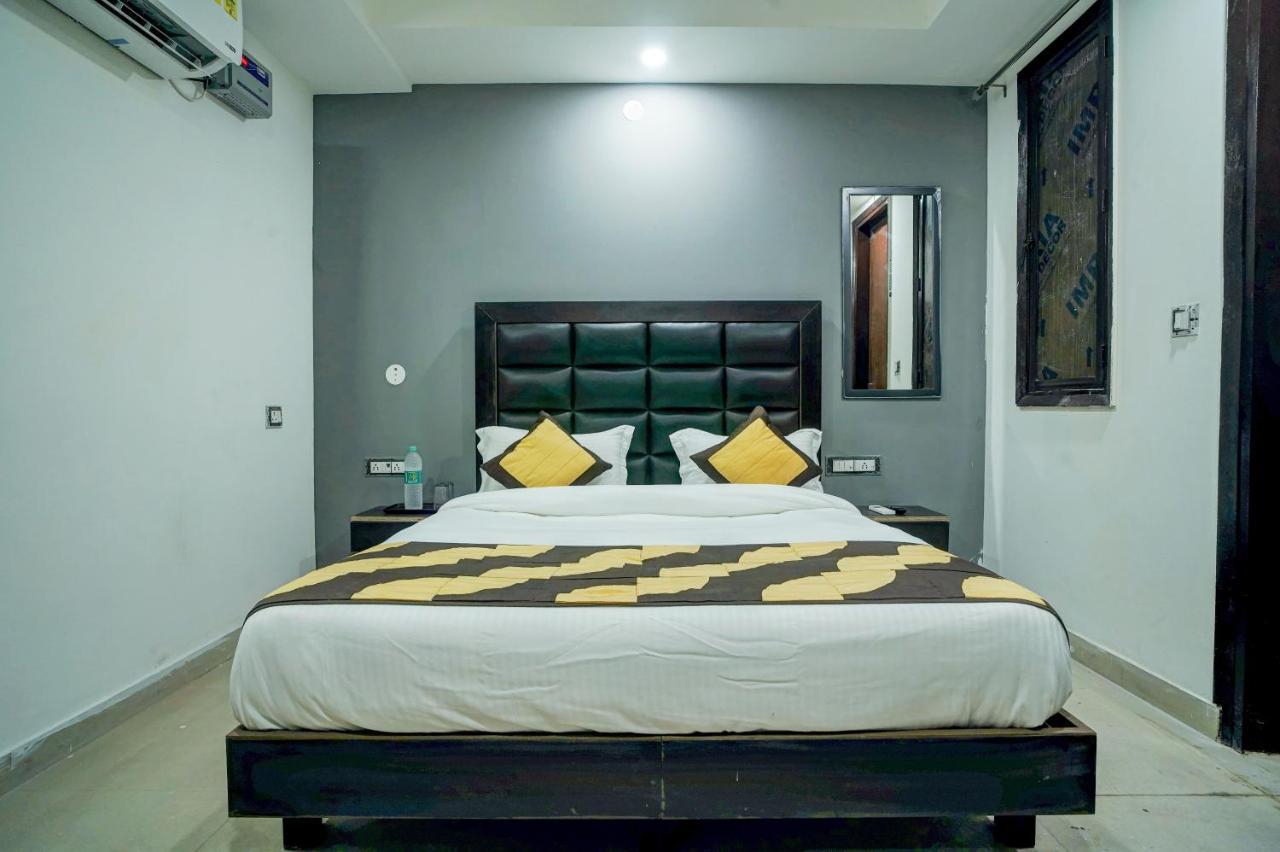 Hotel Red Snapper Couple Friendly At West Delhi New Delhi Luaran gambar
