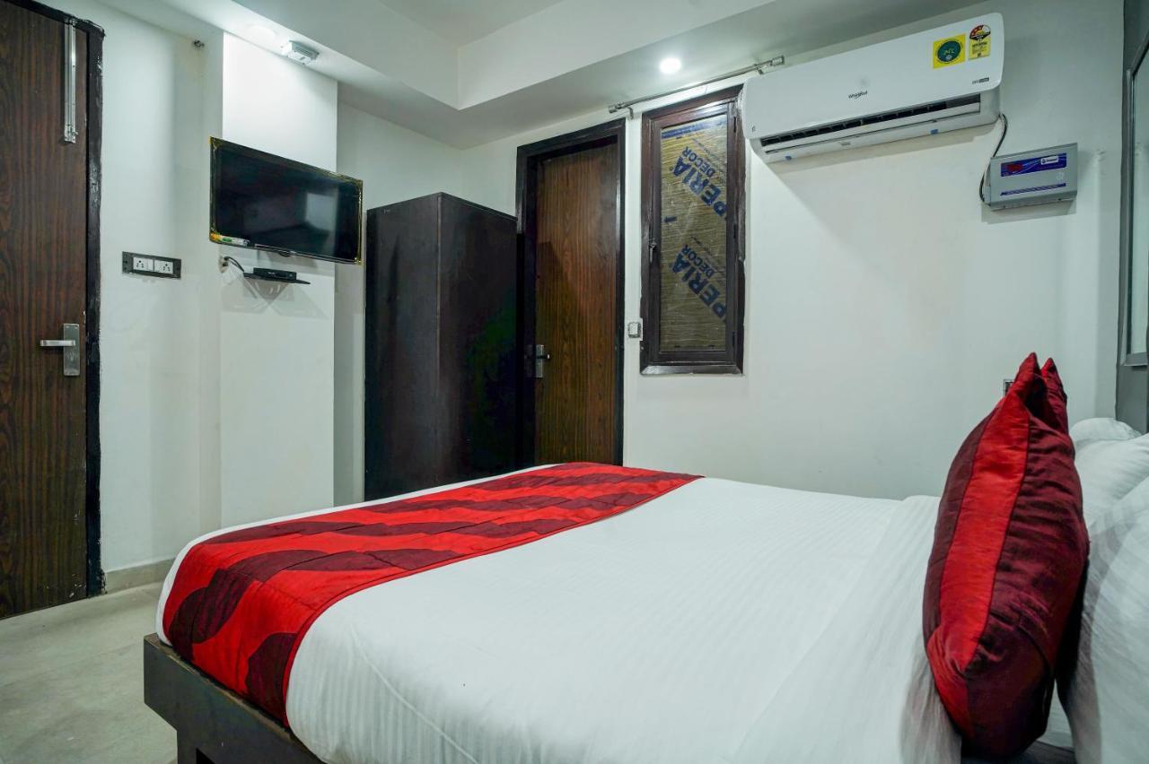 Hotel Red Snapper Couple Friendly At West Delhi New Delhi Luaran gambar