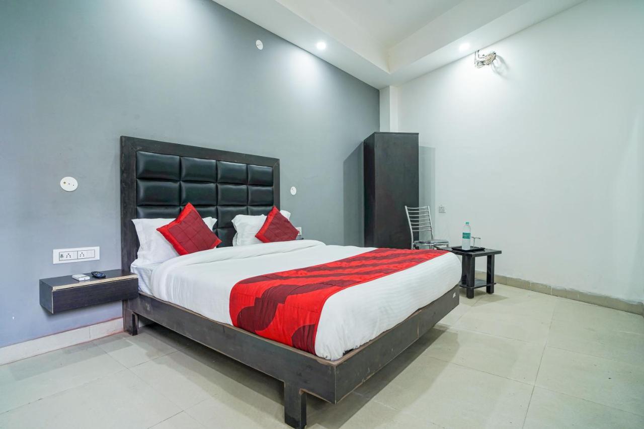 Hotel Red Snapper Couple Friendly At West Delhi New Delhi Luaran gambar