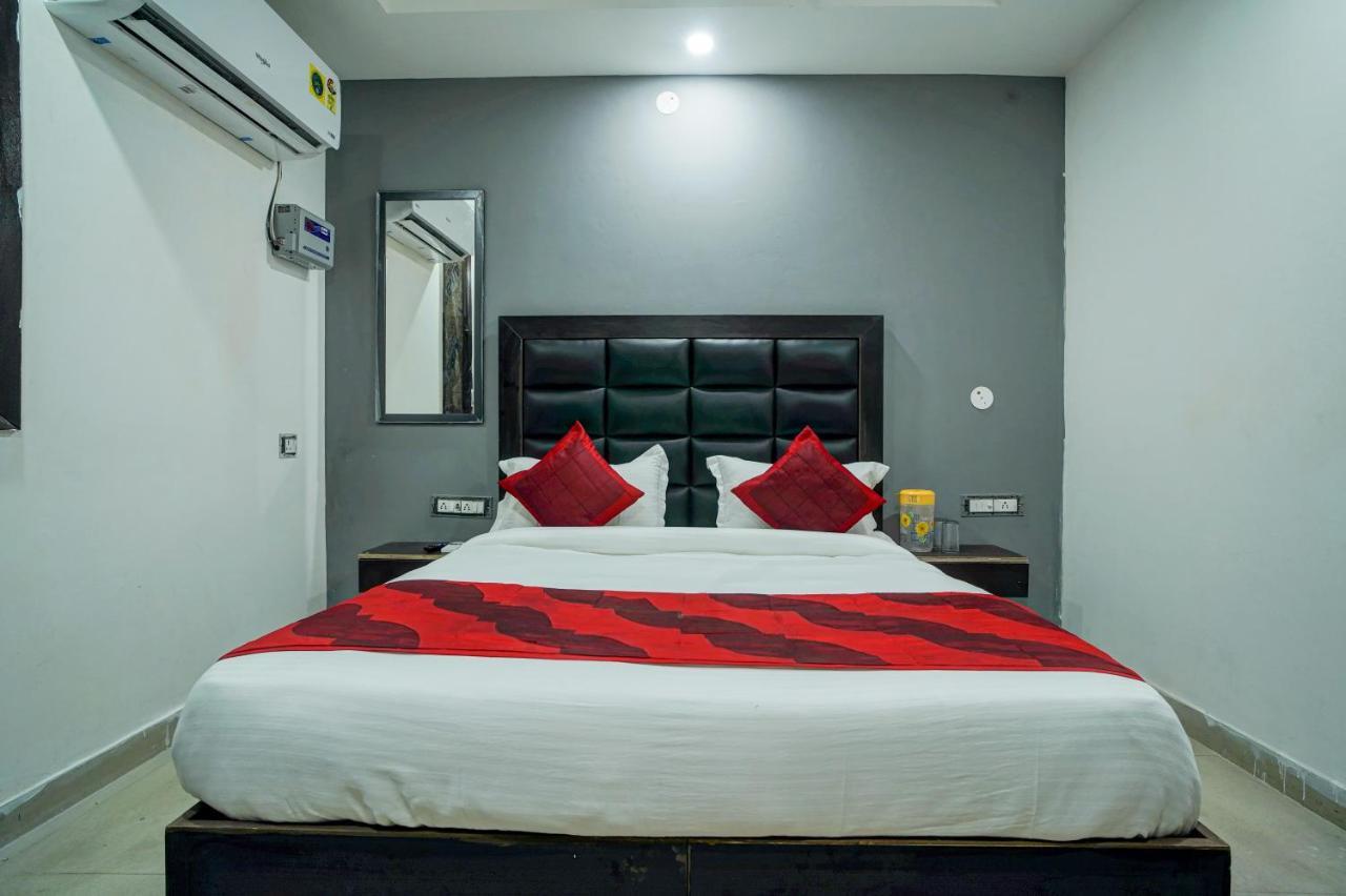 Hotel Red Snapper Couple Friendly At West Delhi New Delhi Luaran gambar