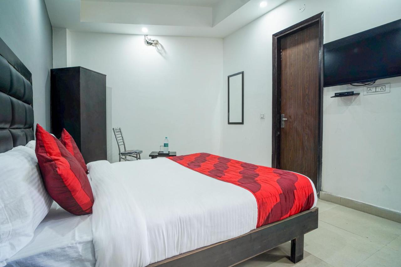 Hotel Red Snapper Couple Friendly At West Delhi New Delhi Luaran gambar