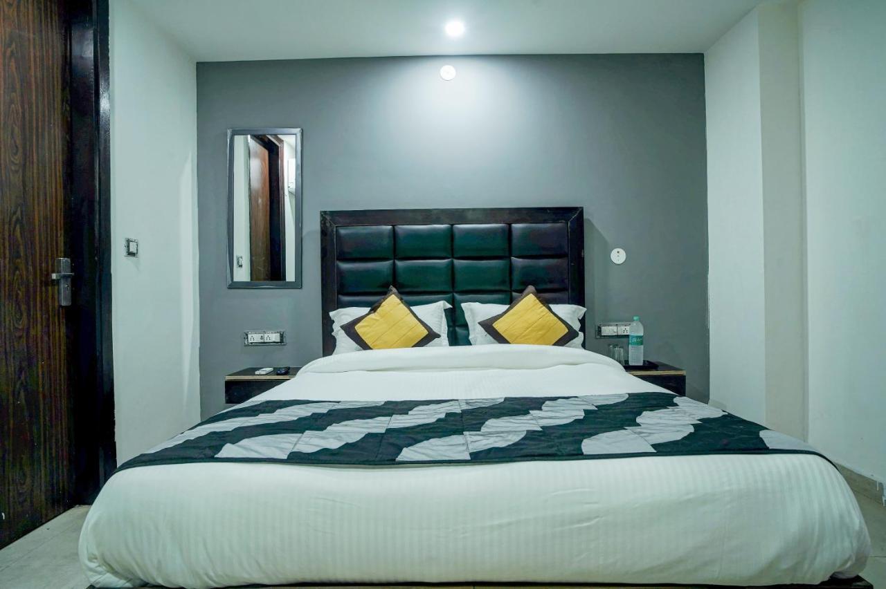 Hotel Red Snapper Couple Friendly At West Delhi New Delhi Luaran gambar